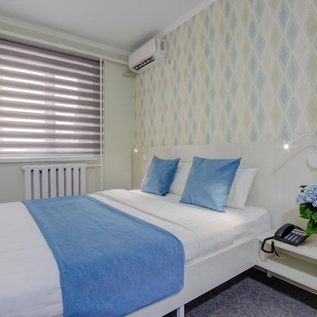 Viva Hotel Bisjkek Buitenkant foto