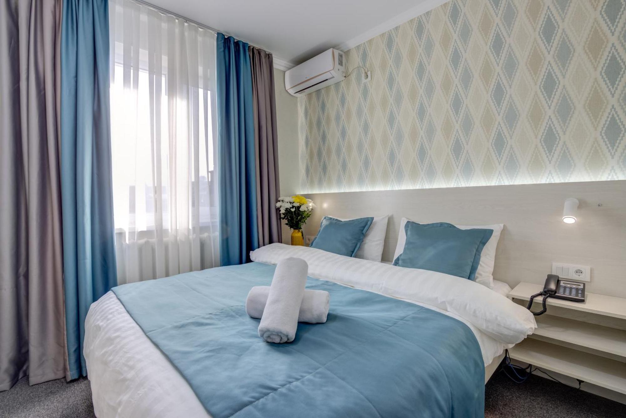 Viva Hotel Bisjkek Buitenkant foto