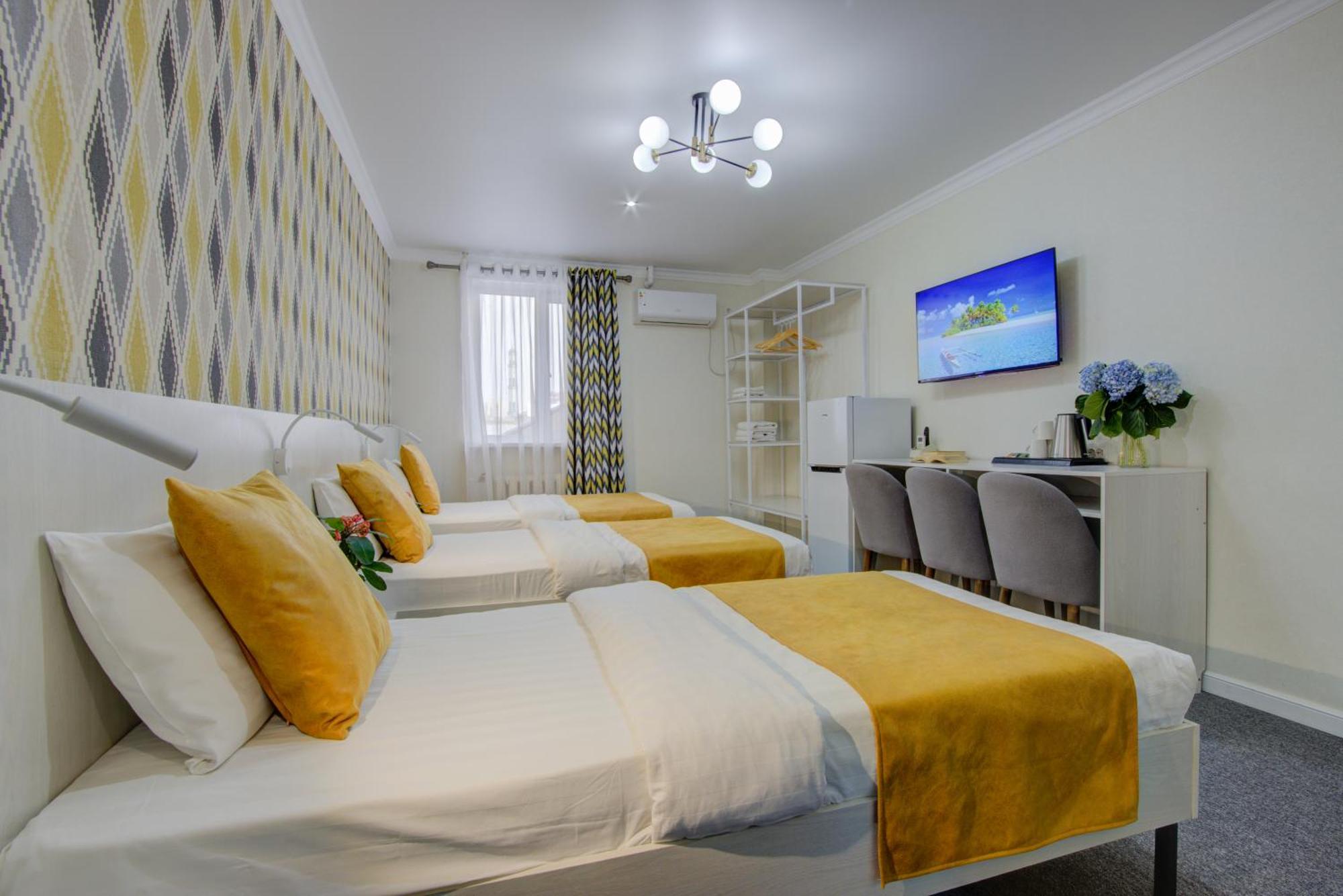 Viva Hotel Bisjkek Buitenkant foto