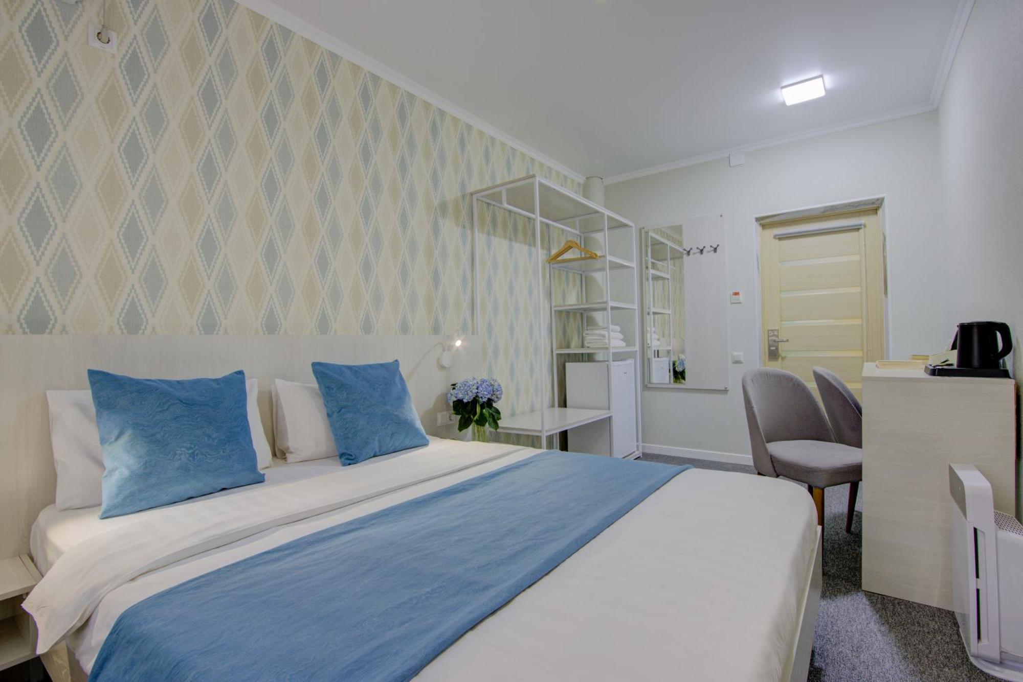 Viva Hotel Bisjkek Buitenkant foto